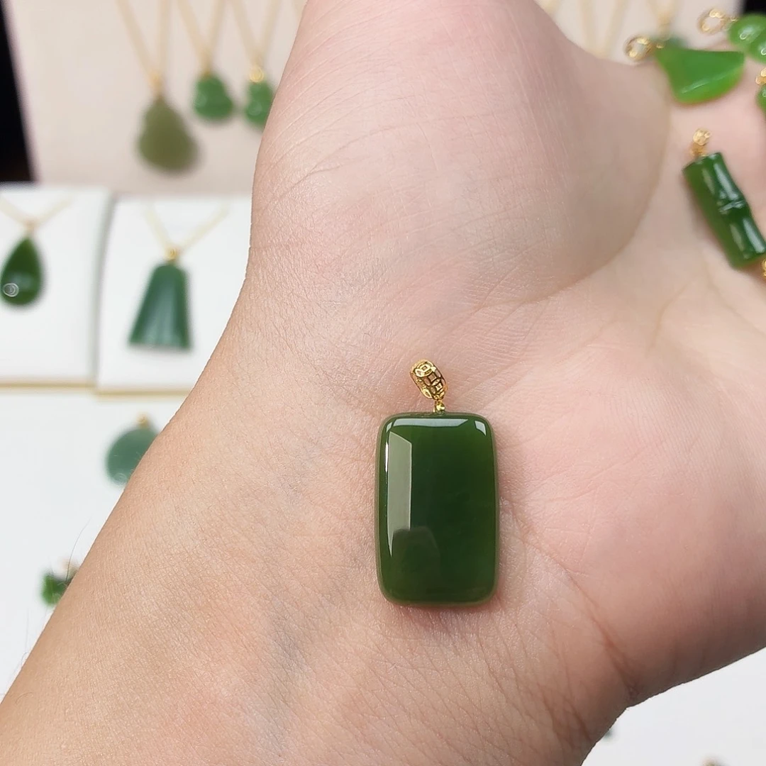 和田玉18K金镶嵌吊坠(赠链)