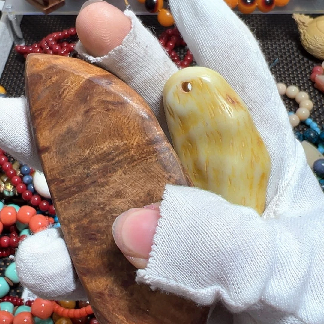 非洲檀香无事牌手把件