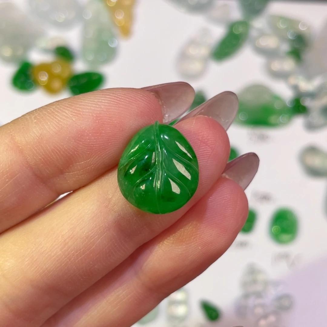 翡翠未镶嵌颈饰裸石