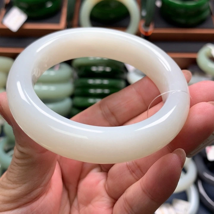 【闪购商品】未镶嵌手镯和田玉