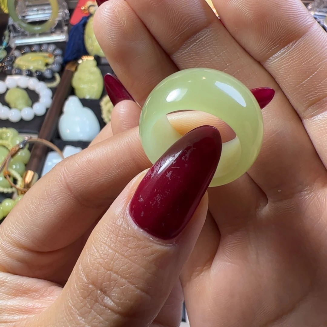 和田玉未镶嵌颈饰17.1圈