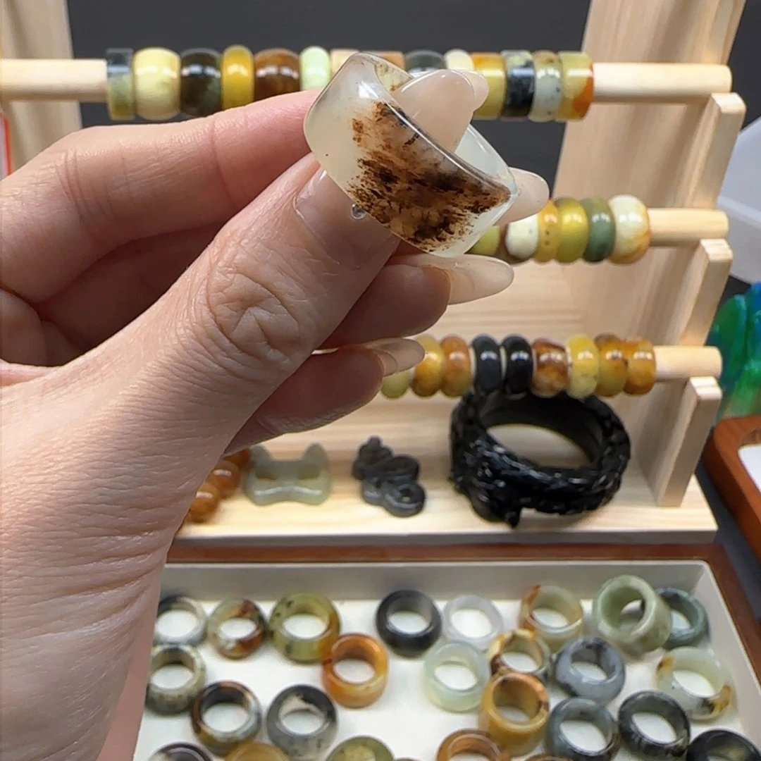 蛇纹石玉岫玉戒指内径18合金吔*团