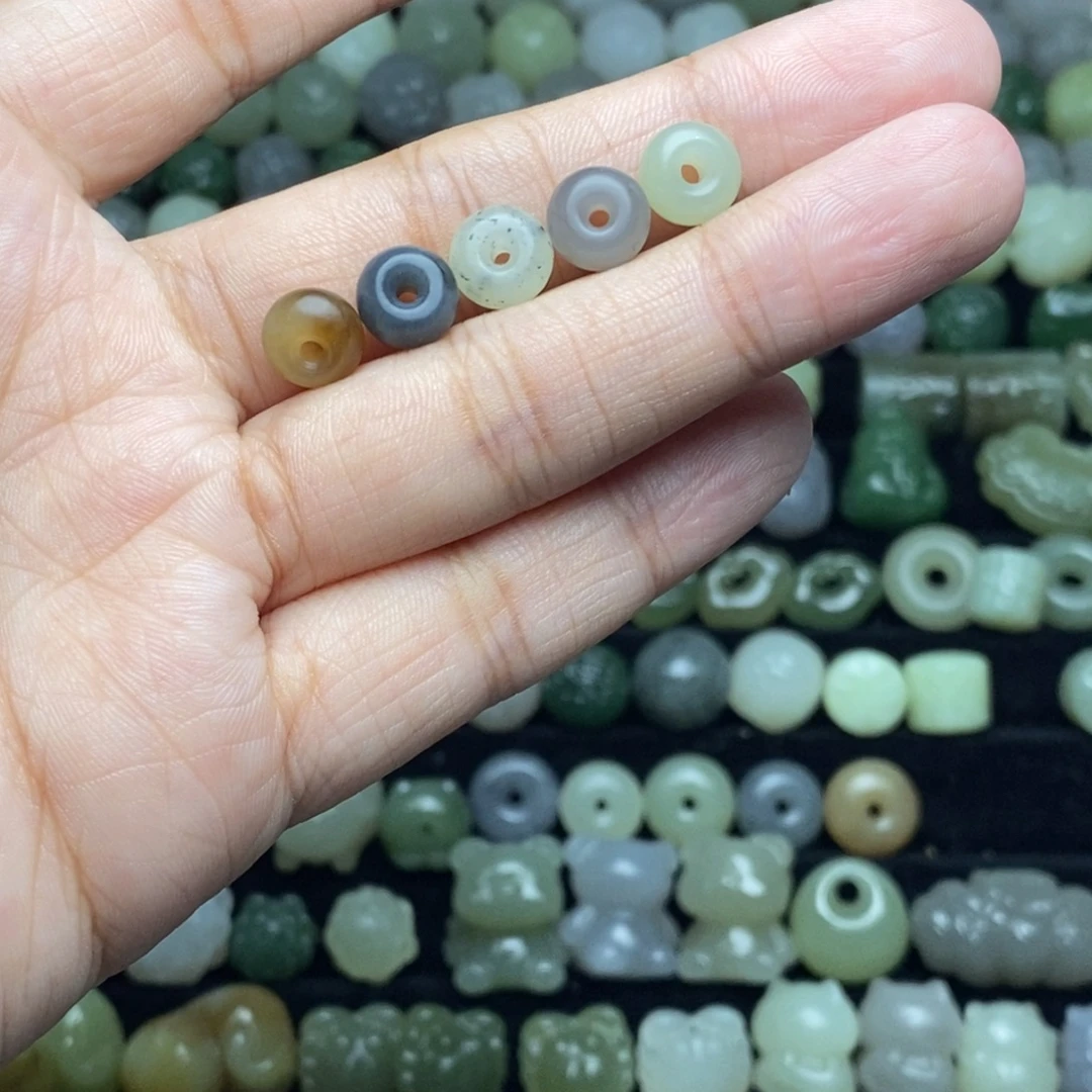 ****和田玉未镶嵌颈饰