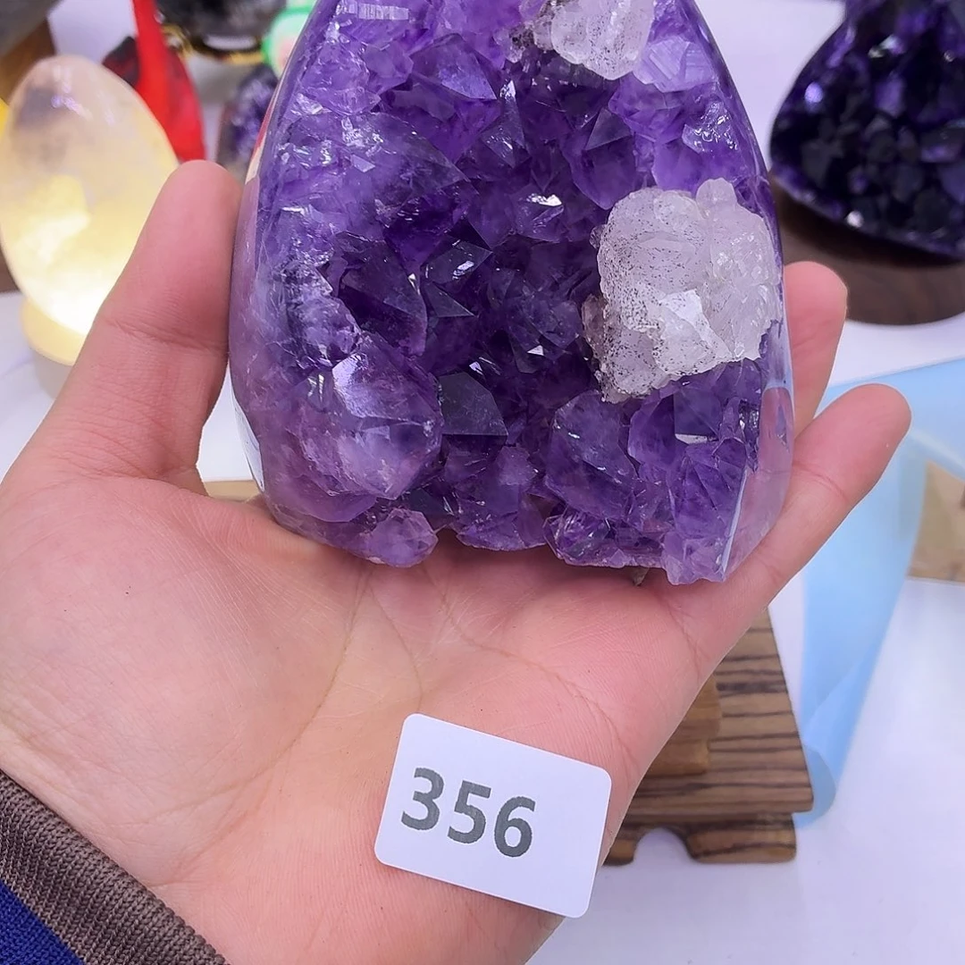 未镶嵌水晶大型摆件（非配饰）