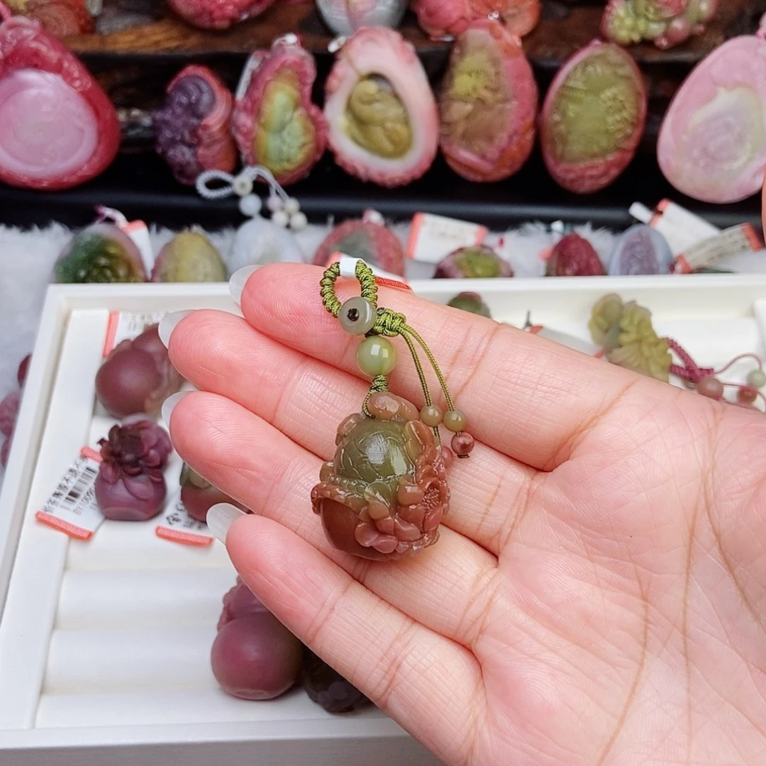 颈饰未镶嵌石英质玉（盐源）