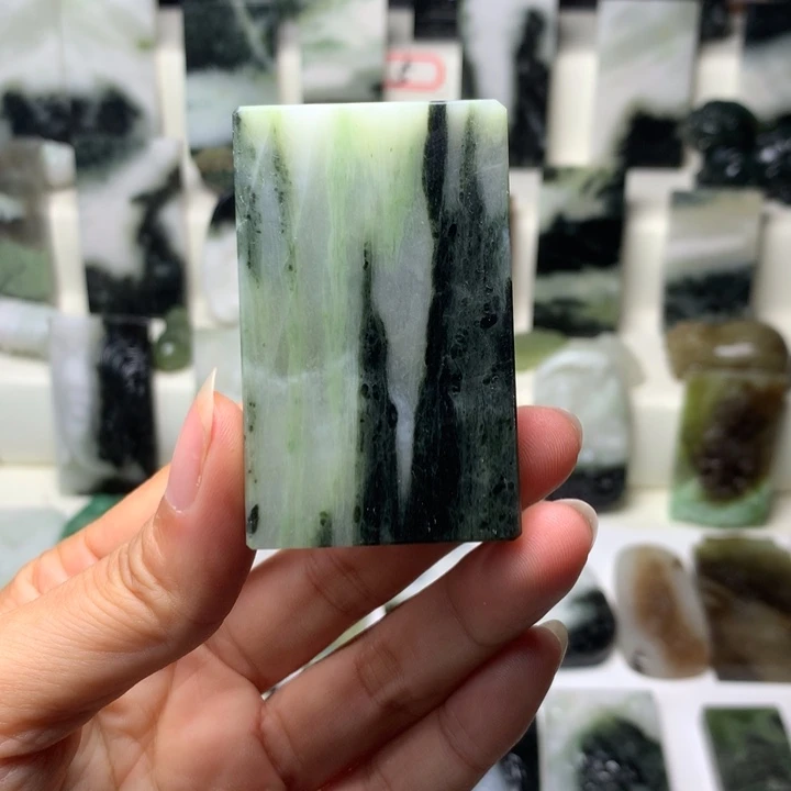 独山玉未镶嵌颈饰