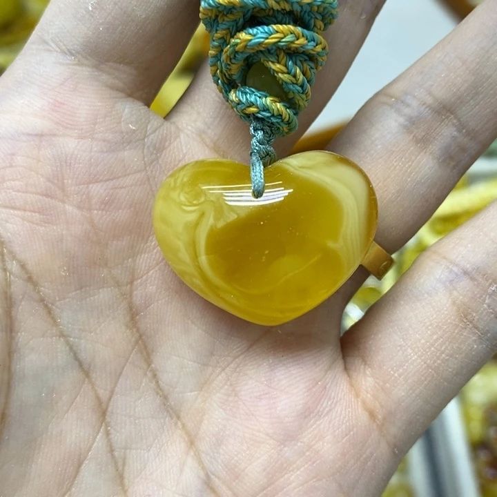蜜蜡未镶嵌裸石吊坠