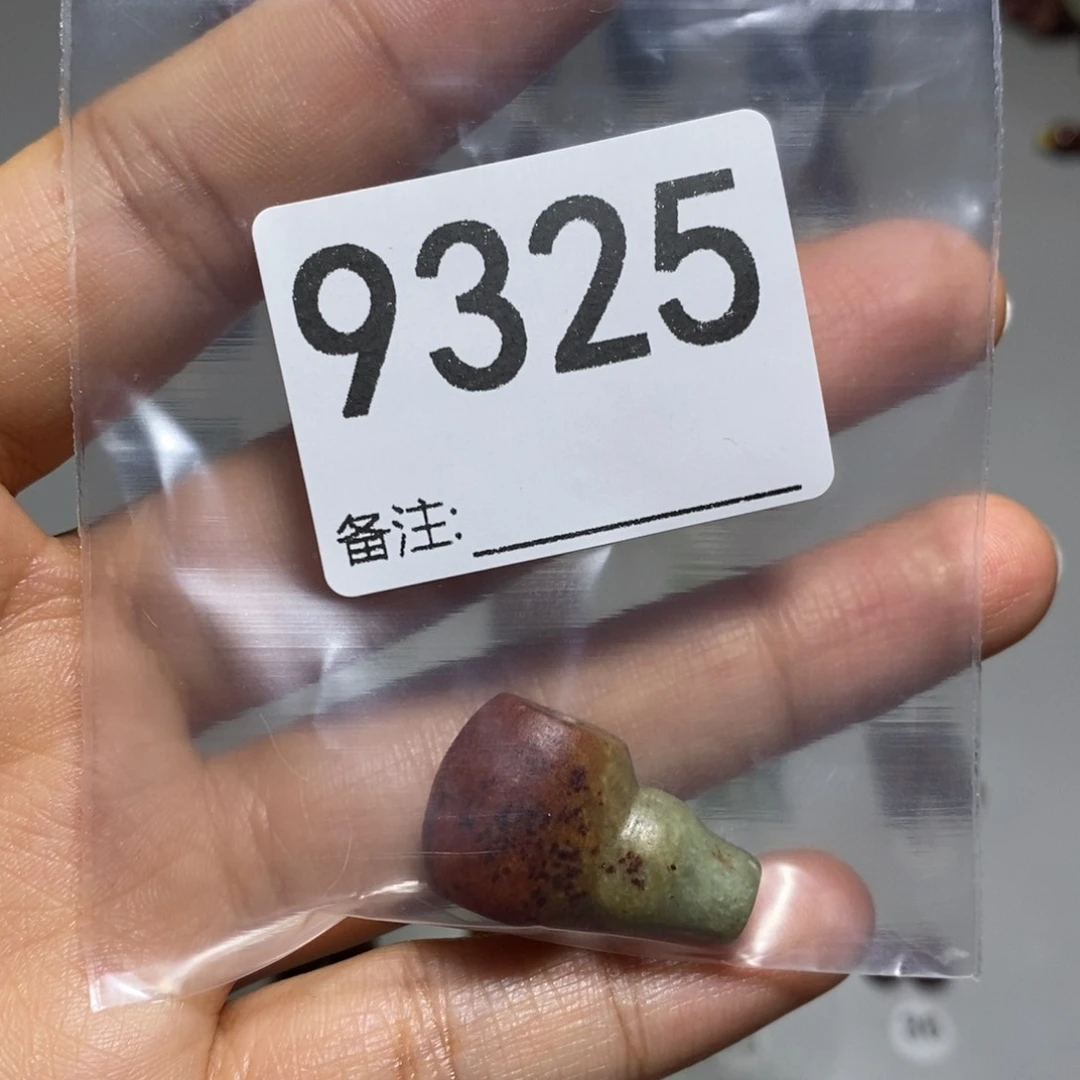 颈饰未镶嵌透闪石质玉小*团