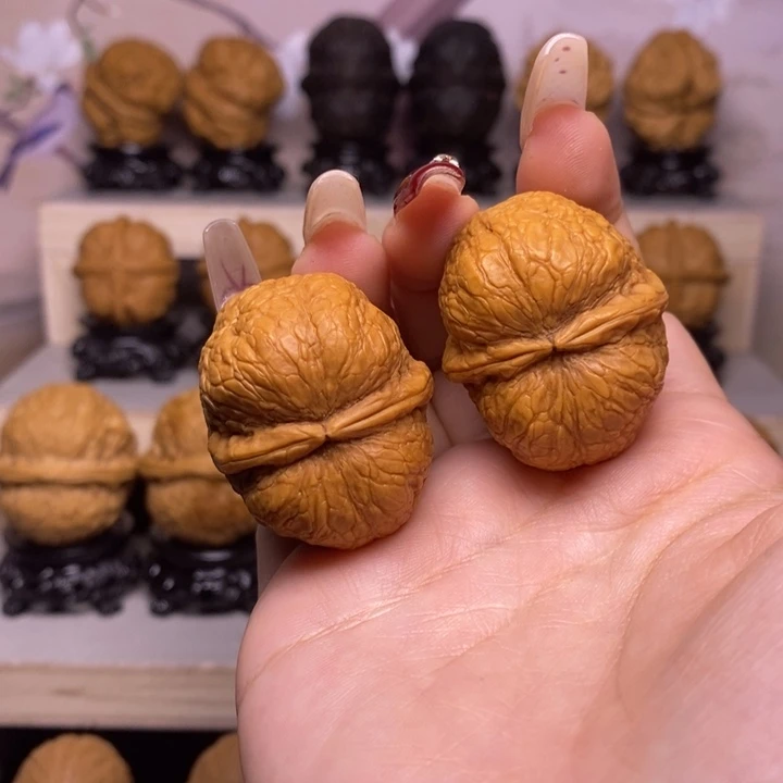 文玩核桃把件28Y—峭壁元宝35、36尺35克