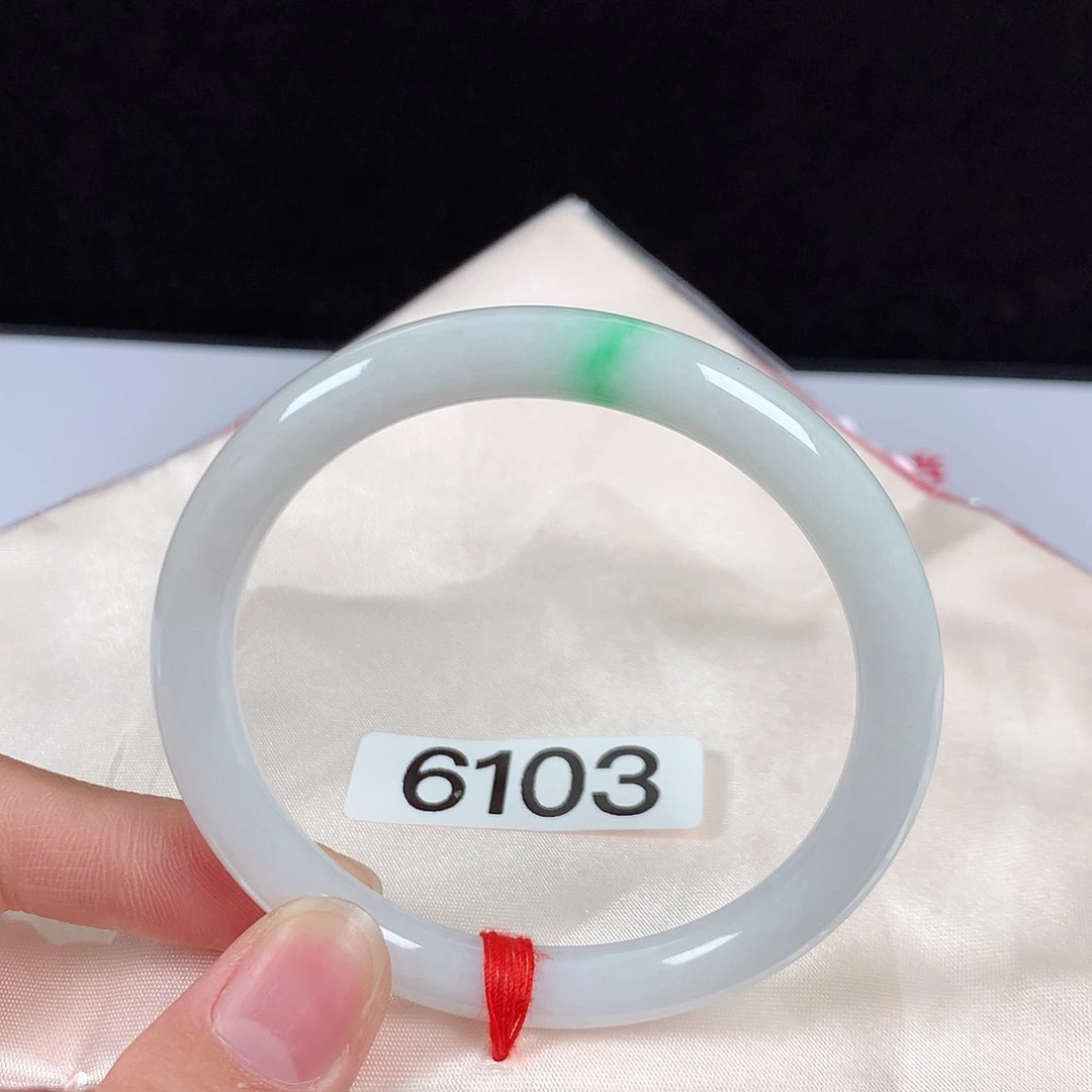 【闪购商品】翡翠手镯未镶嵌55圆条