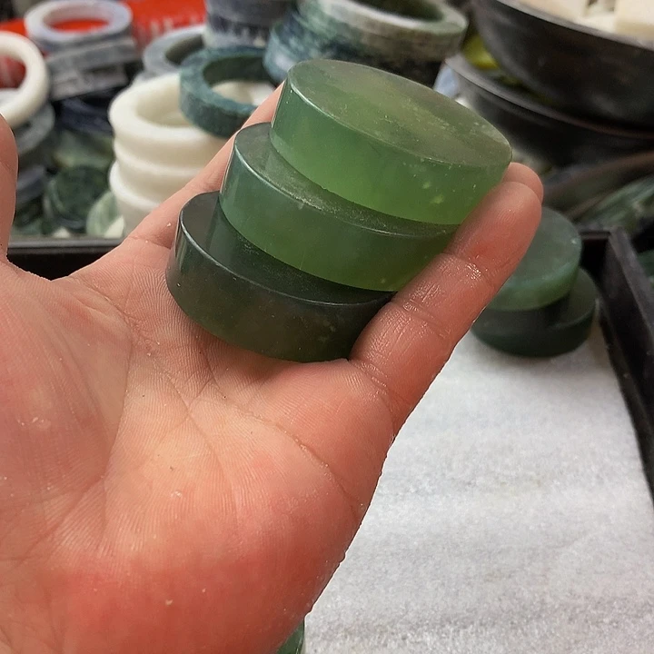 蛇纹石玉未镶嵌珠宝半成品快**生