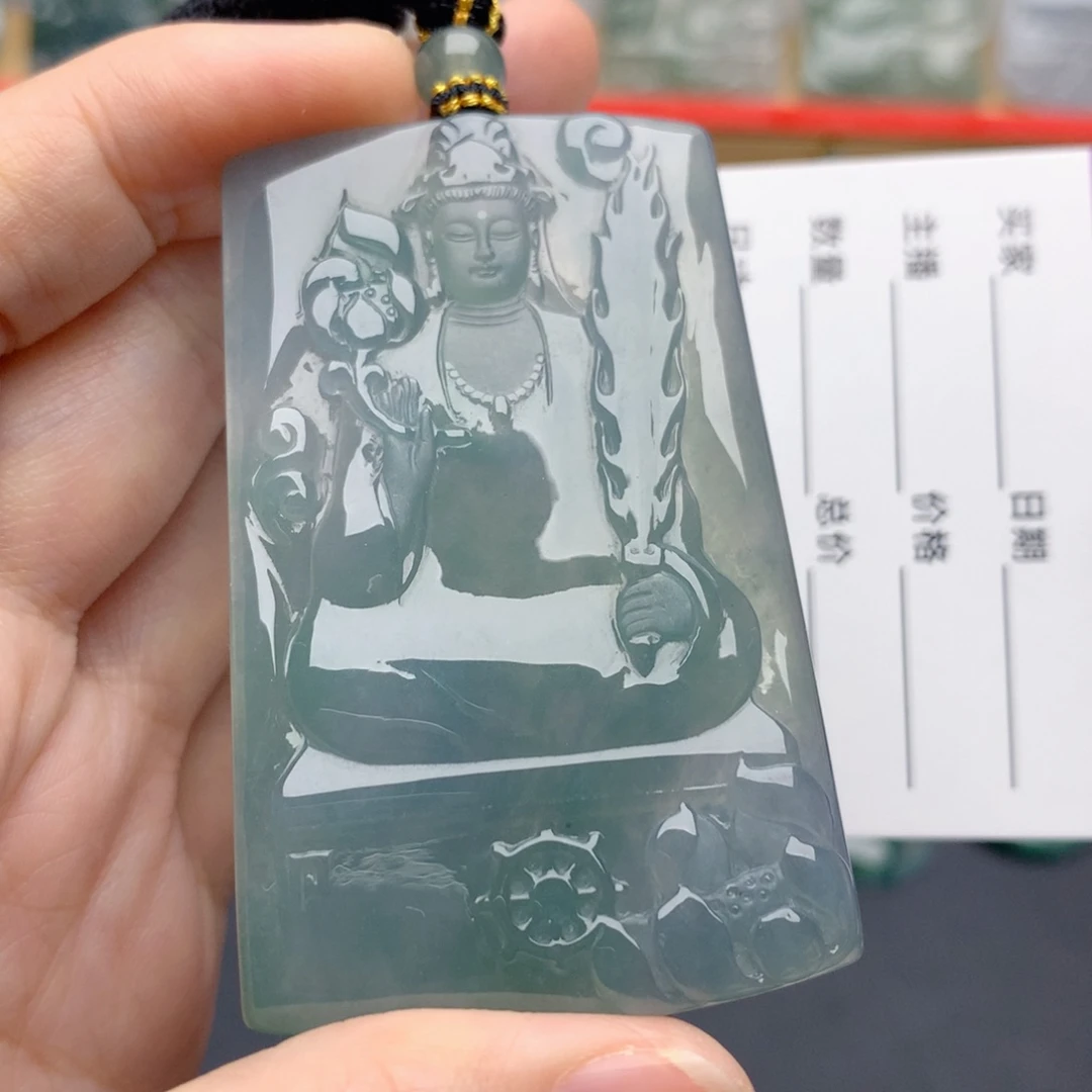 翡翠未镶嵌颈饰虚空