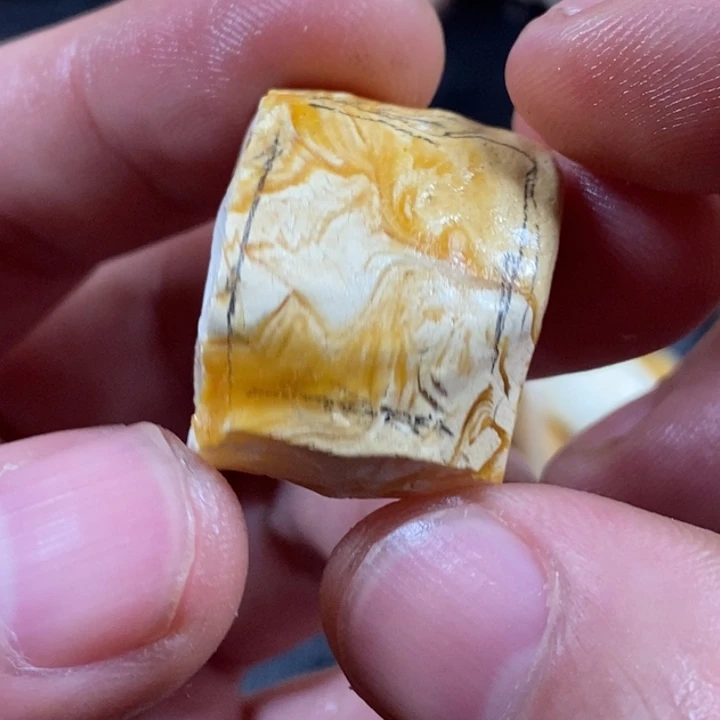 未镶嵌定制琥珀重****跑