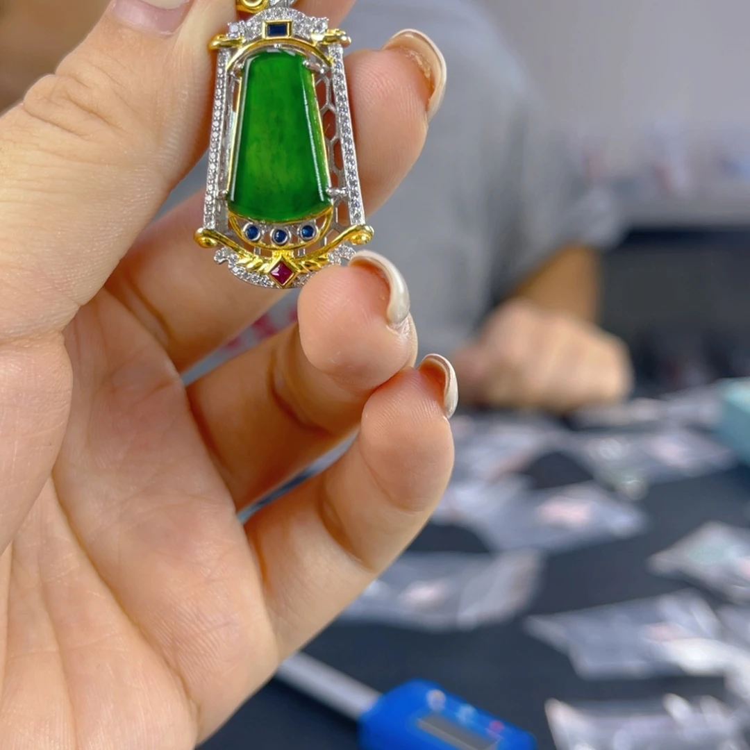 翡翠未镶嵌颈饰天然翡翠A货