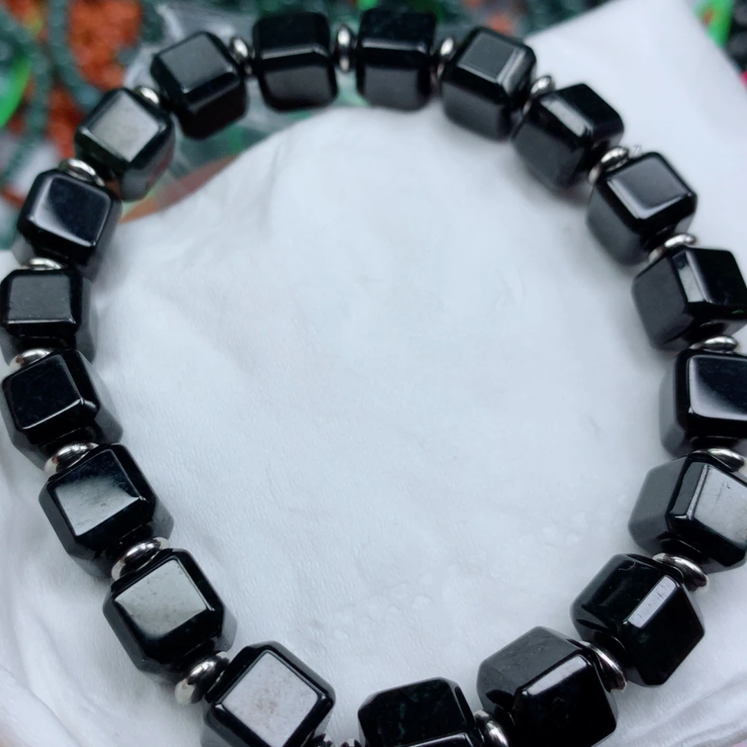 翡翠颈饰未镶嵌珠子