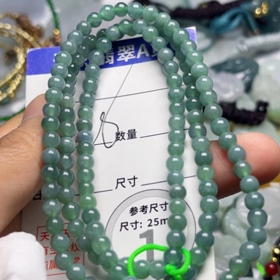 翡翠未镶嵌颈饰挂件