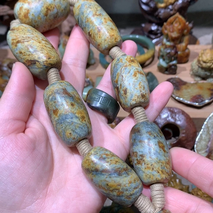未镶嵌岫岩河磨玉（透闪石质玉）挂件