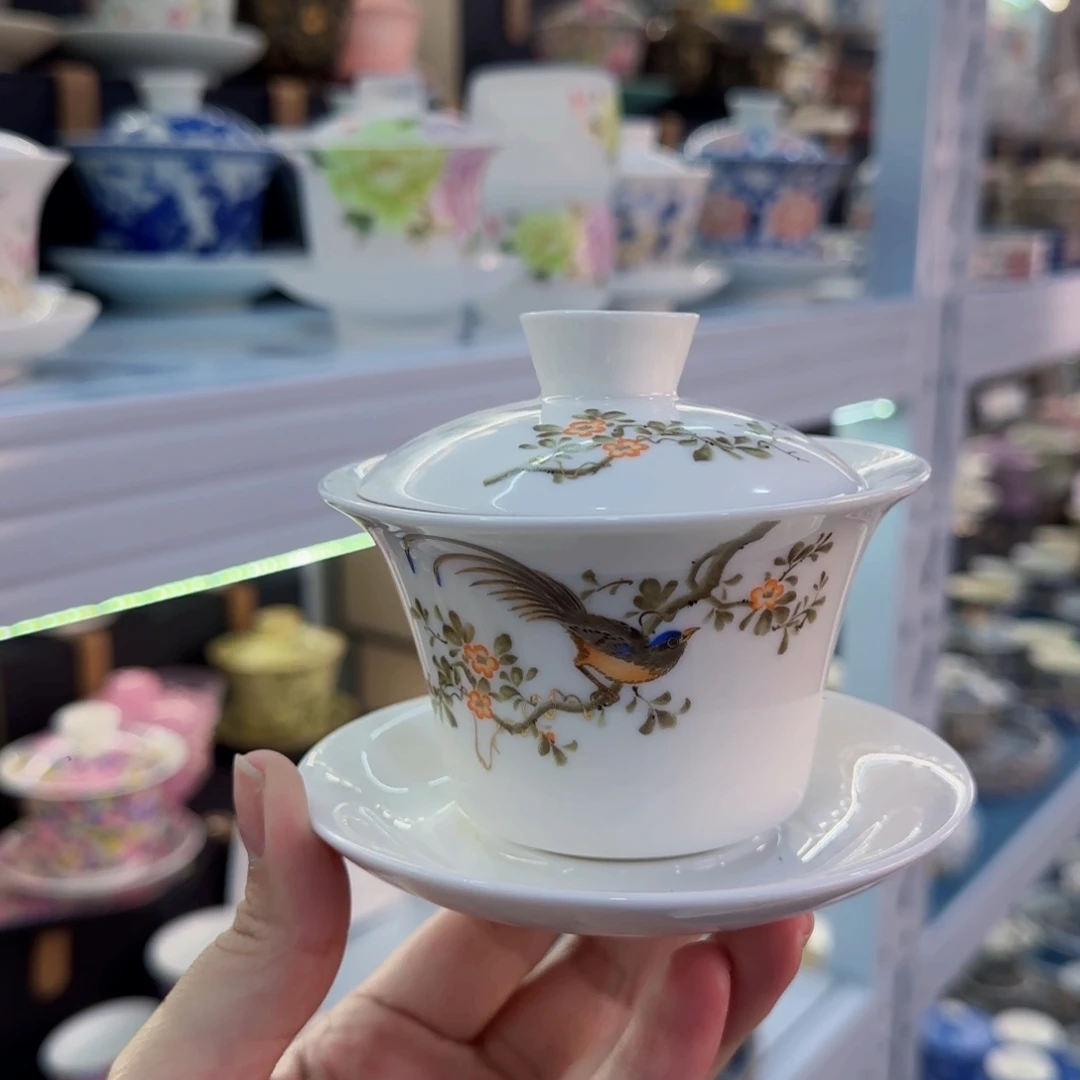 瓷片盖碗很精致很好看