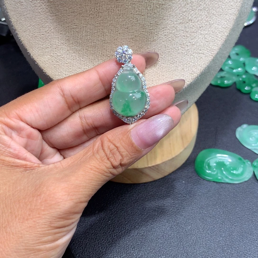 颈饰银S925镶嵌石英质玉（非洲翠）