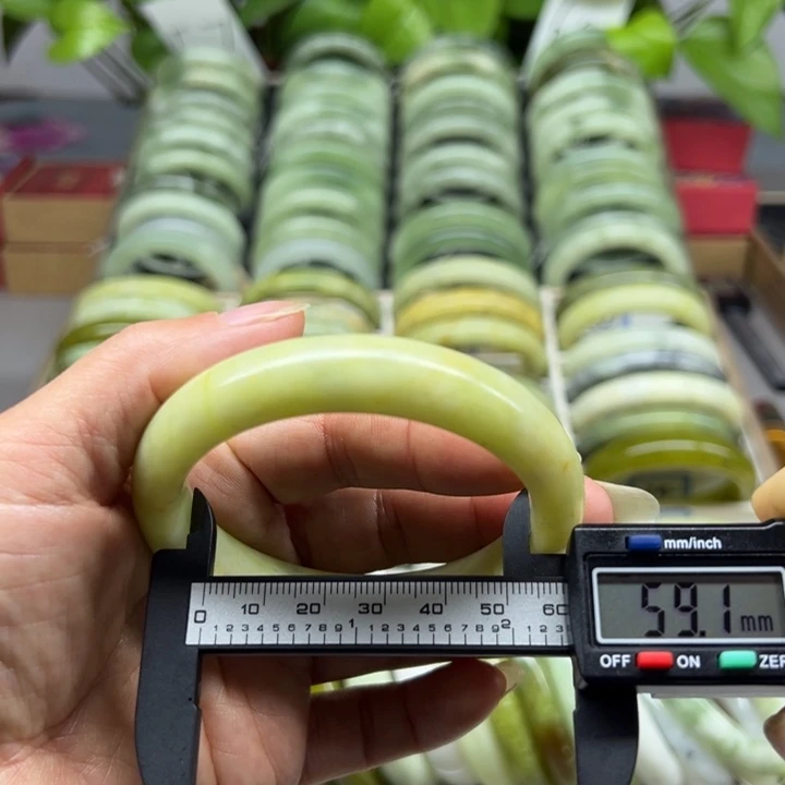 蛇纹石玉未镶嵌手镯73