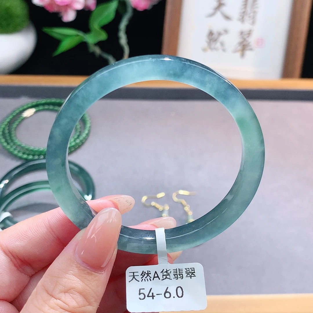 未镶嵌手镯（圆镯）翡翠