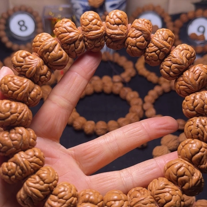 牧***云吊坠桃核秦岭桃核手持