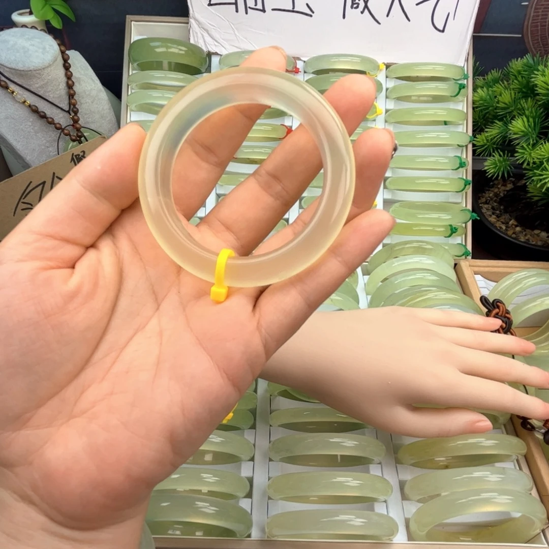 岫玉未镶嵌手镯岫玉绿冰高冰透