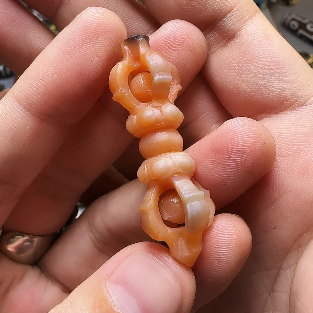 盖***主玛瑙/玉髓未镶嵌颈饰