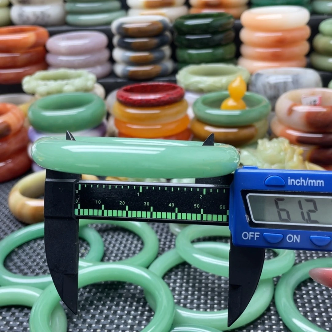 未镶嵌手镯石英岩玉