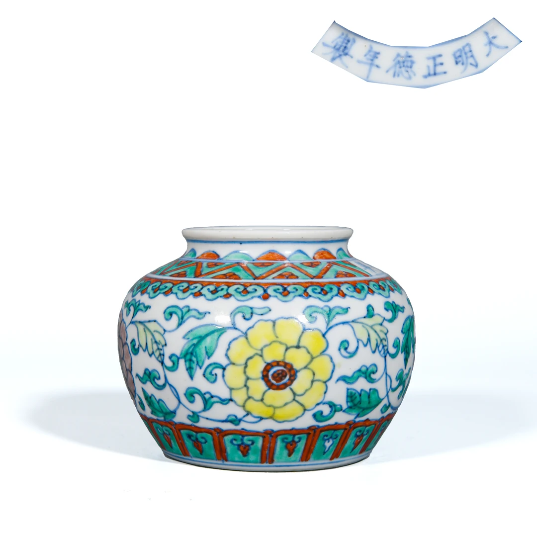 10.民国 仿明式红绿彩缠枝花卉罐