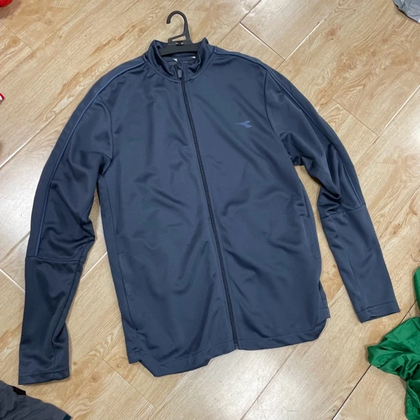 微疵款适合高个子的春秋款速干拉链外套深灰色款