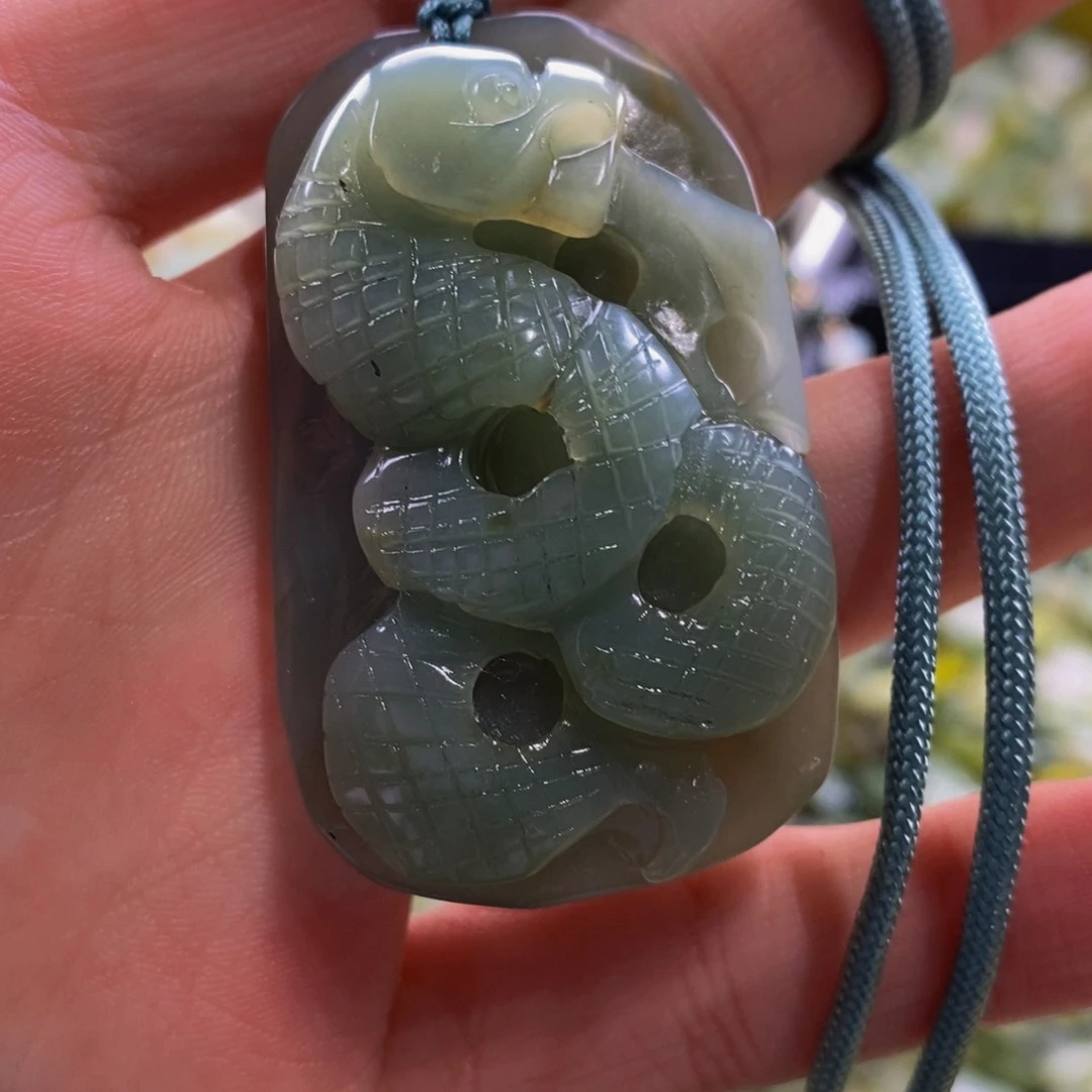 蛇纹石玉吊坠未镶嵌