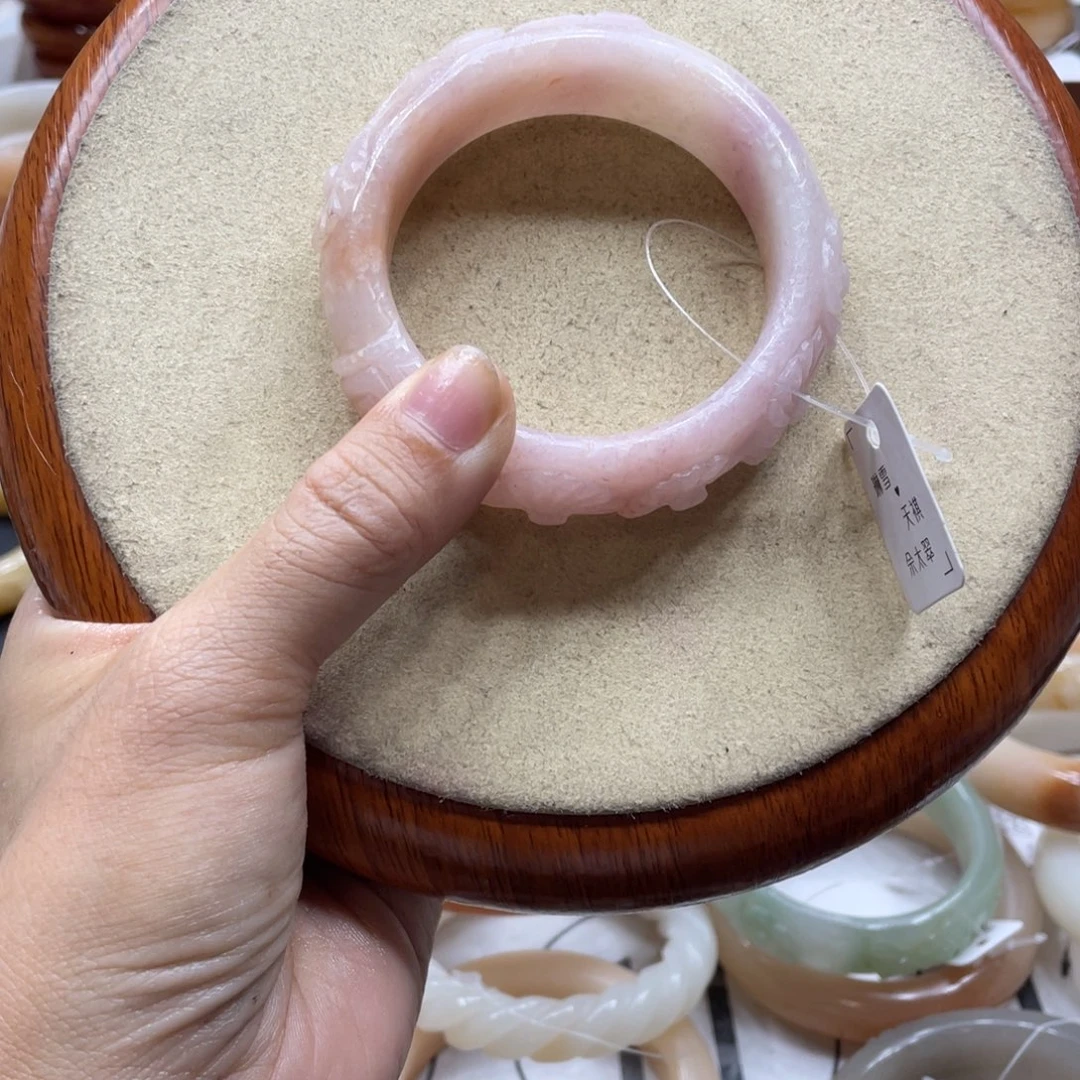 是***吖未镶嵌手镯石英质玉