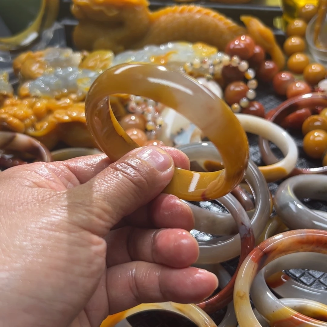 石英质玉未镶嵌颈饰