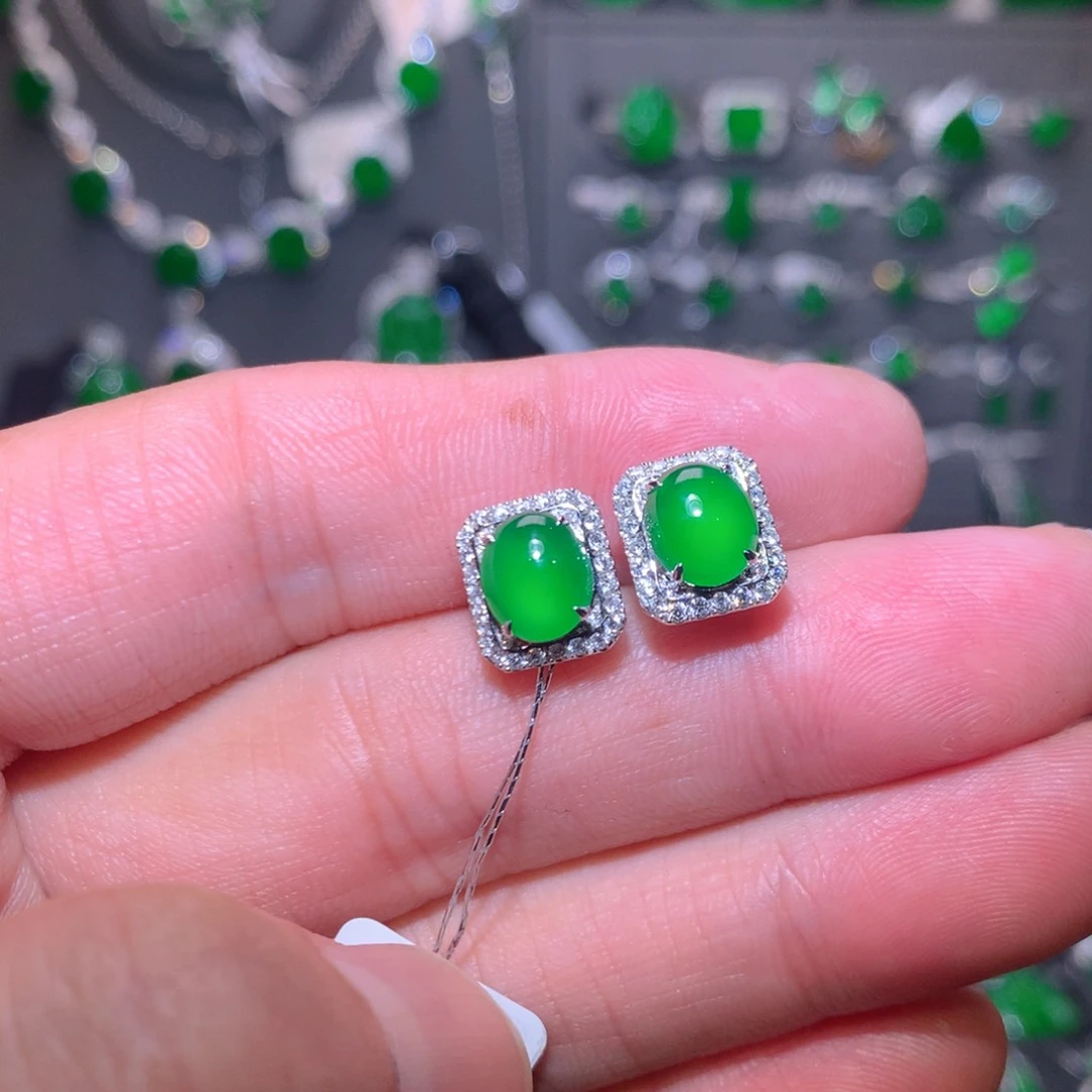 翡翠18K金镶嵌耳钉天然翡翠