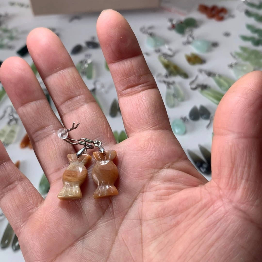 蛇纹石玉耳饰未镶嵌