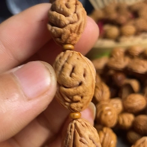 V***N碧桃核肌肉手串一条