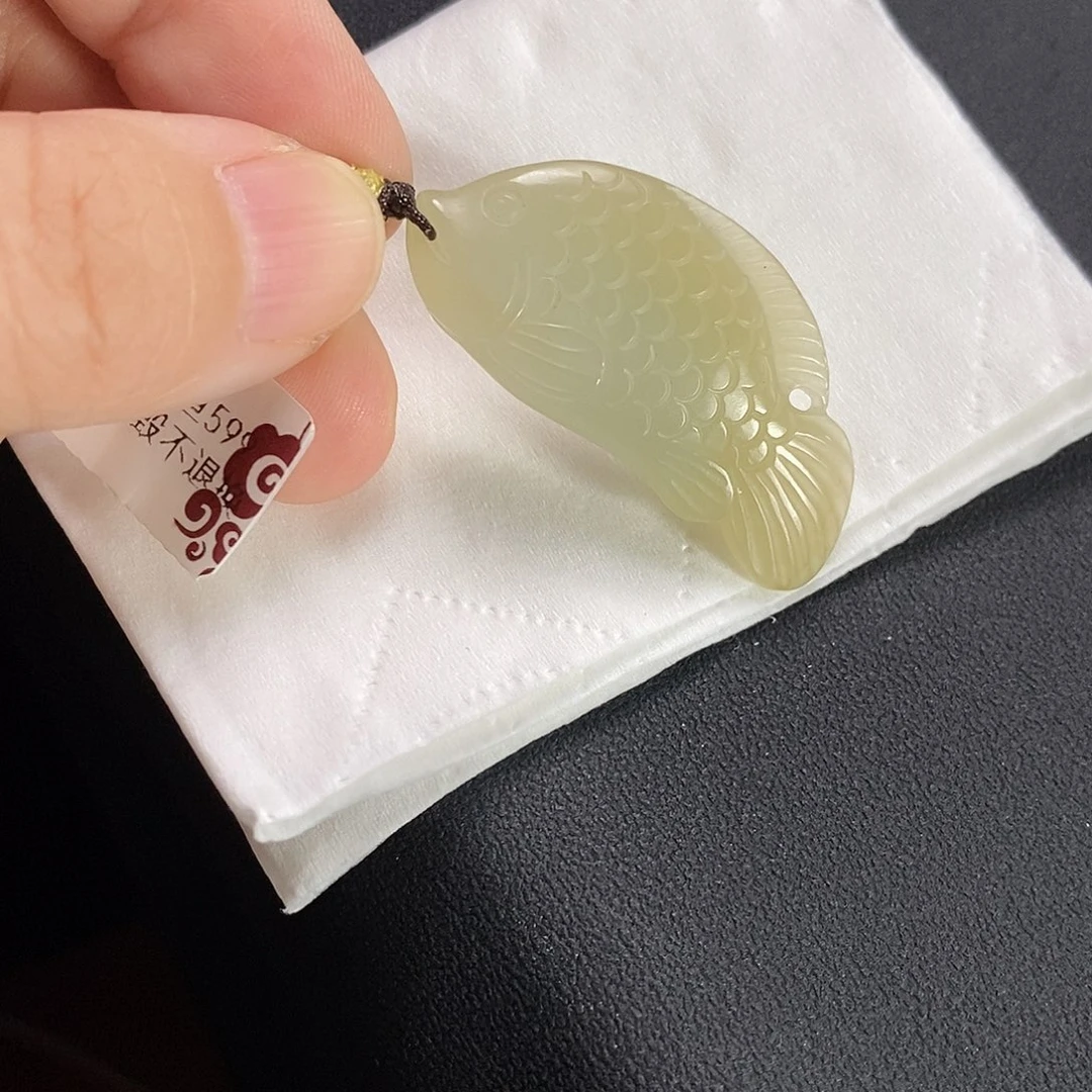 颈饰未镶嵌和田玉鱼