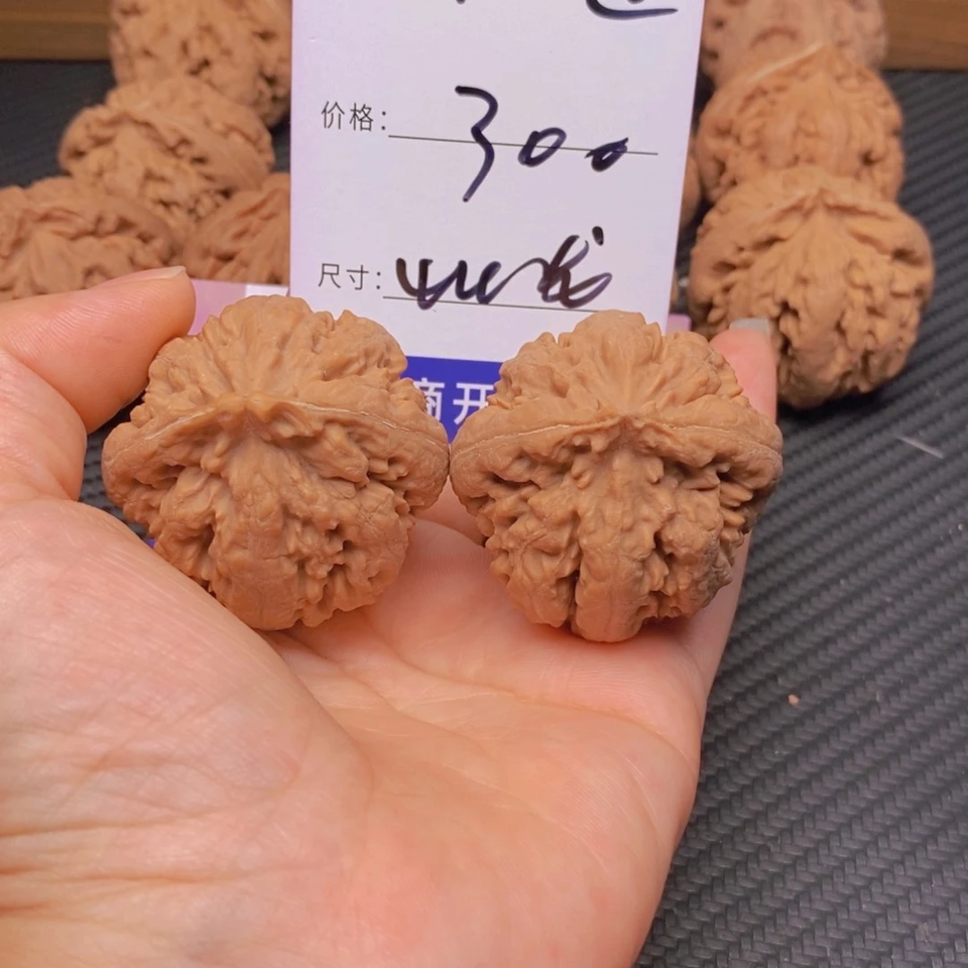 飘***逸文玩核桃霸王龙核桃