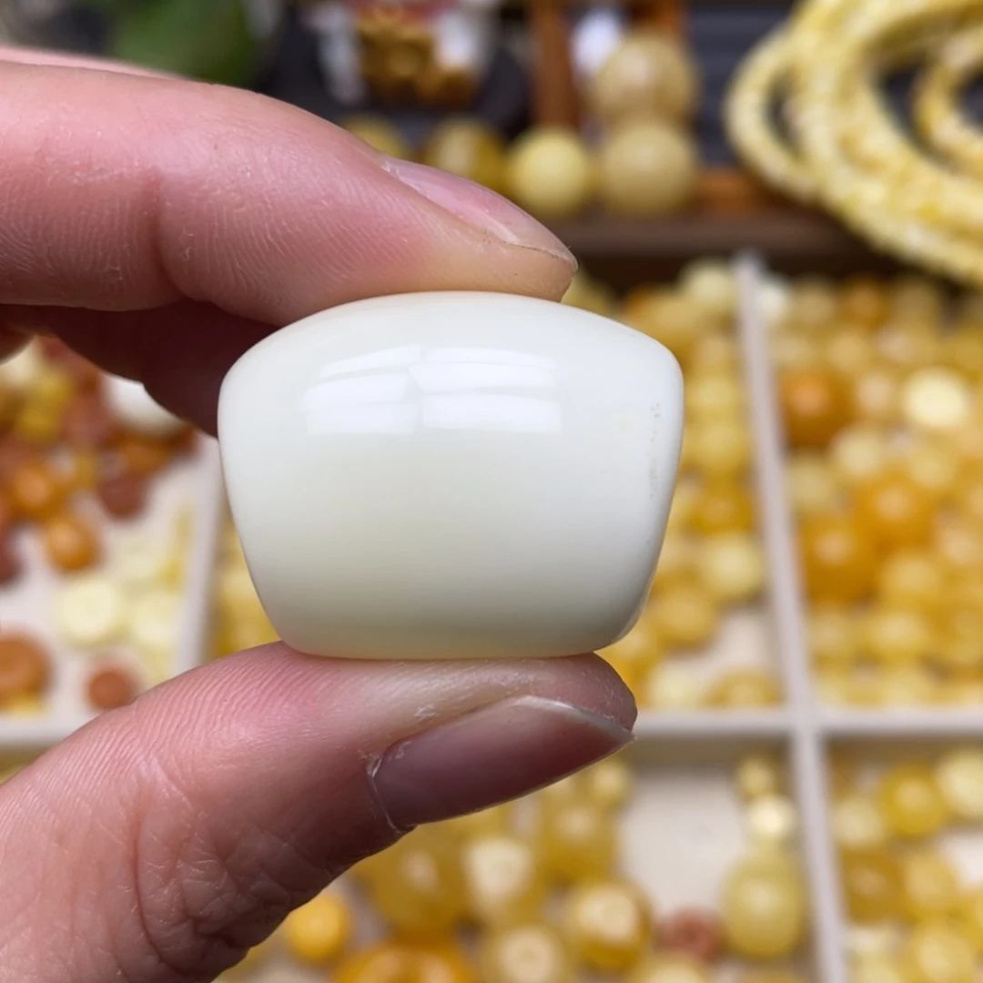 蜜蜡珠宝奇石未镶嵌矿点