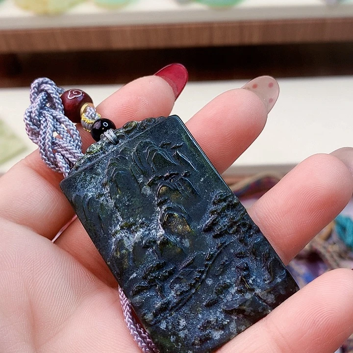 蛇纹石玉未镶嵌颈饰