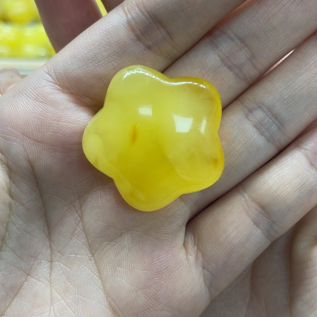 未镶嵌琥珀裸石7.2克星星