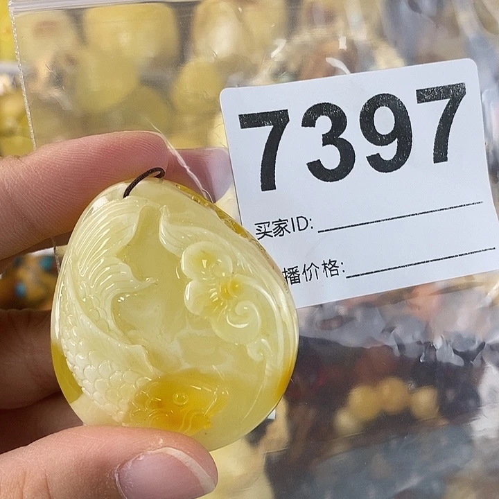 蜜蜡未镶嵌珠宝奇石