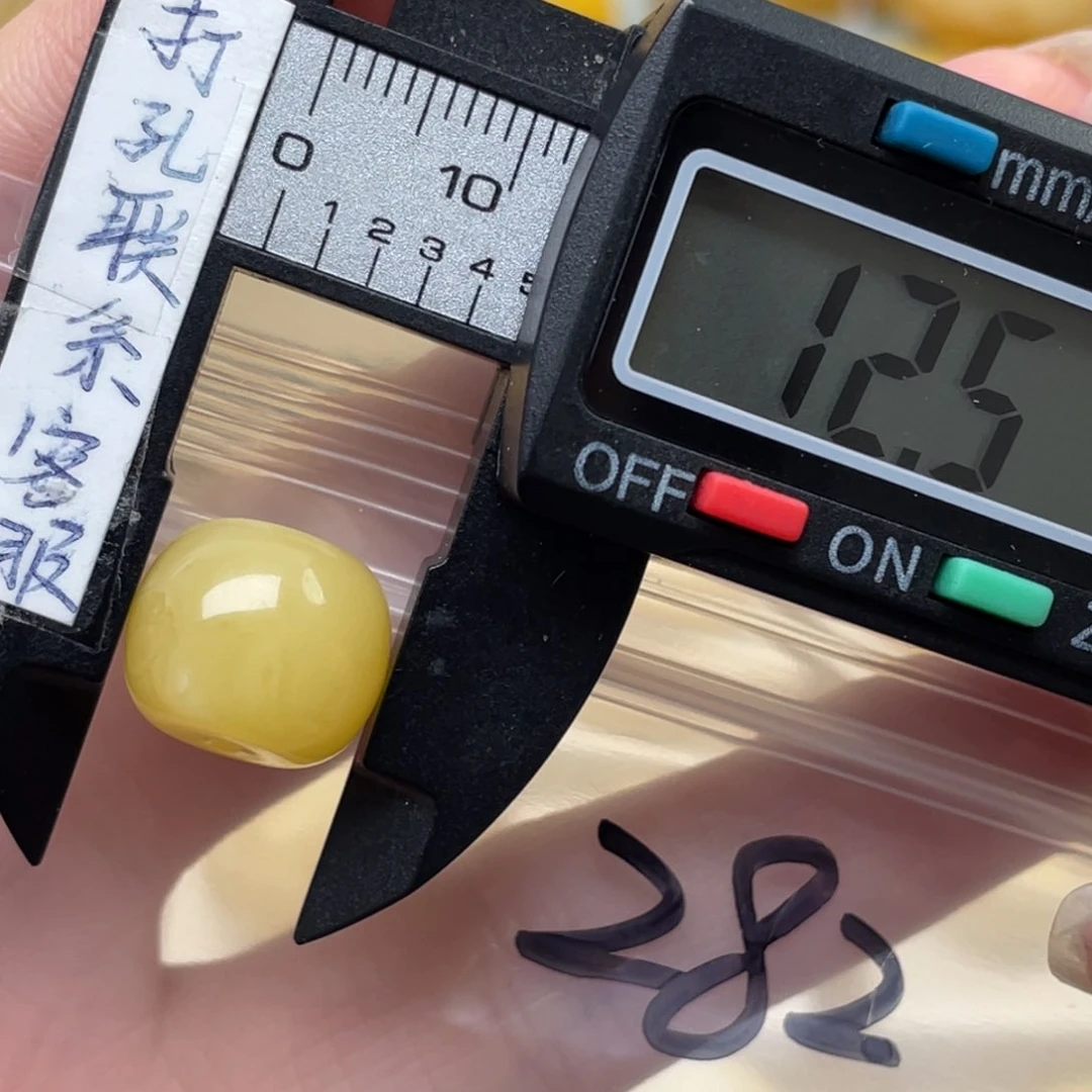 蜜蜡裸石未镶嵌张**吖蜜蜡