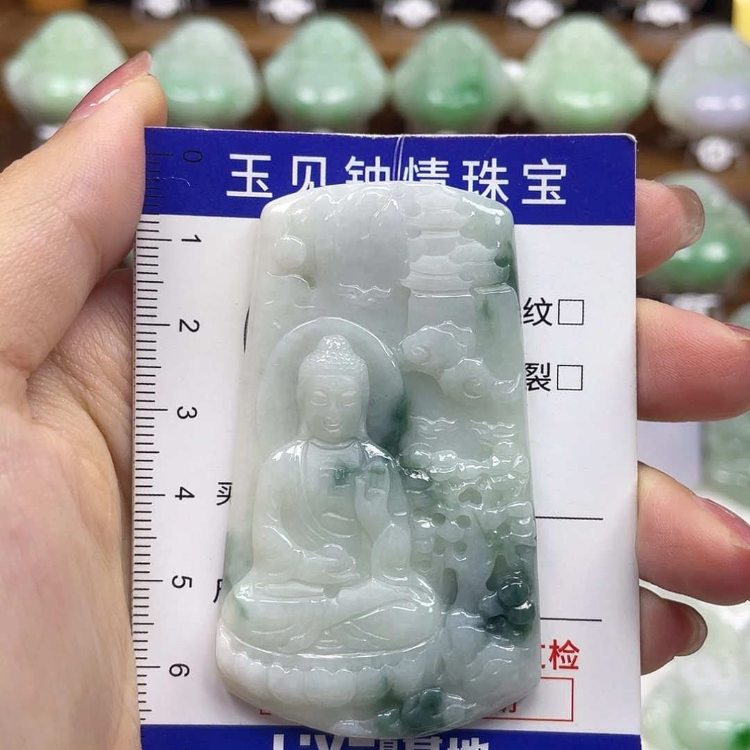 翡翠未镶嵌颈饰守护神大日如来