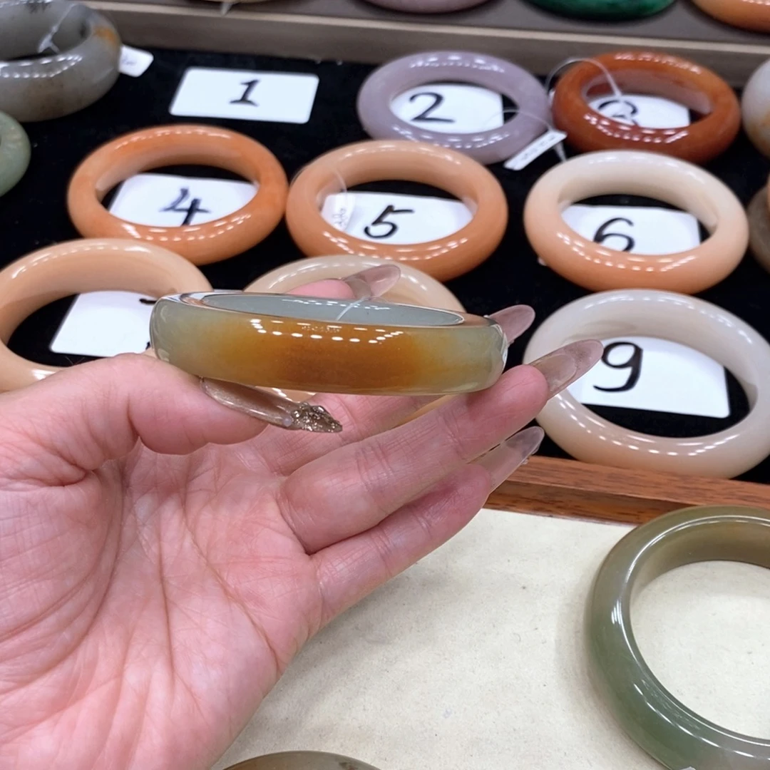 依***然石英质玉未镶嵌手镯