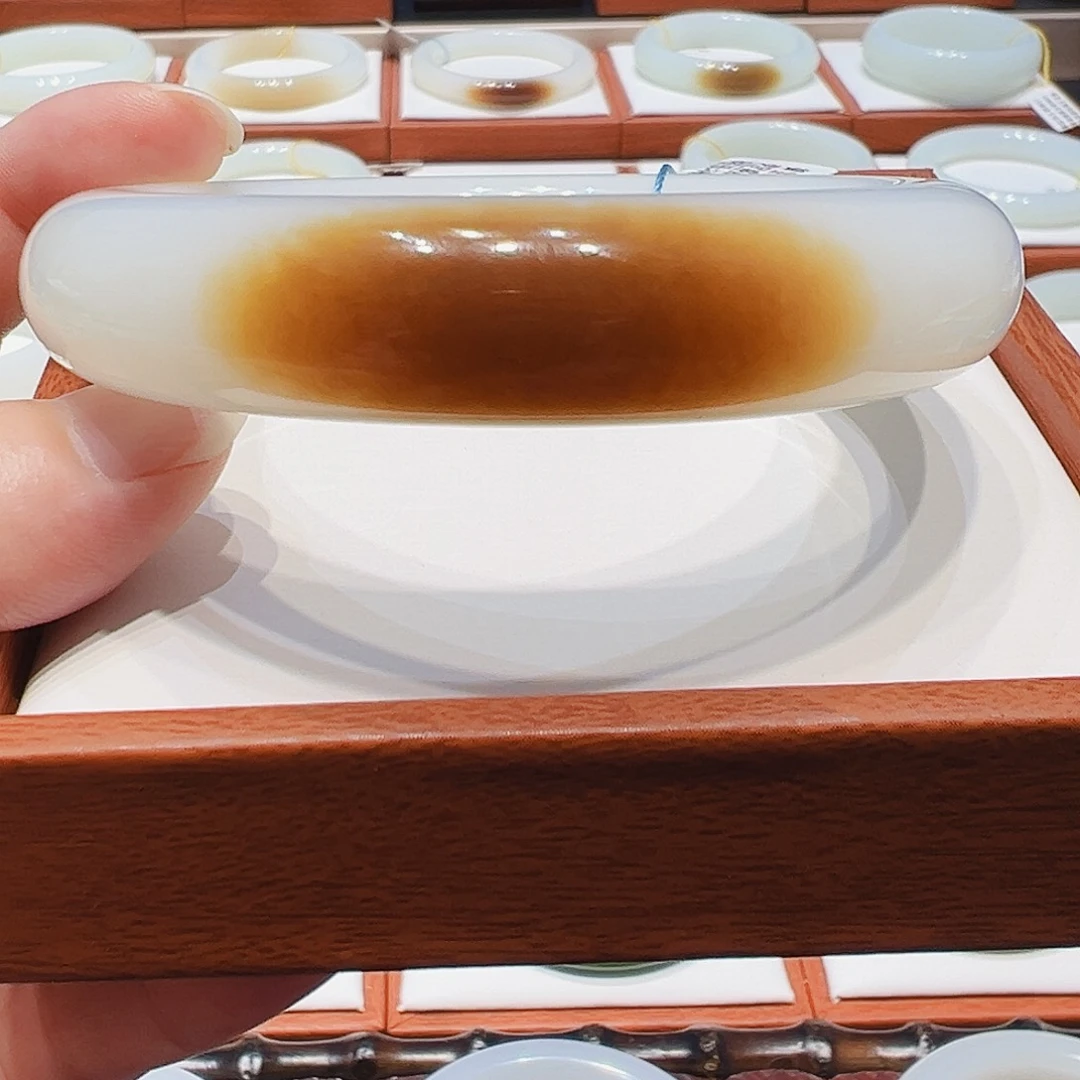 和田玉（糖玉）未镶嵌手镯