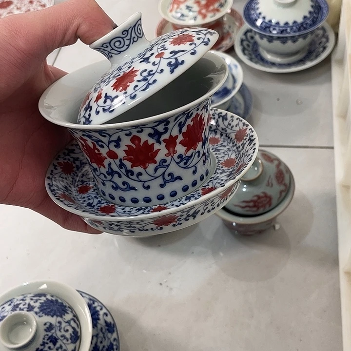 陶摆件景德镇缠枝莲釉里红盖碗jjj