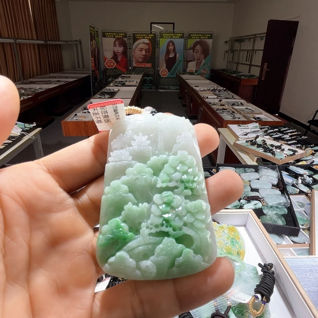 翡翠未镶嵌颈饰一