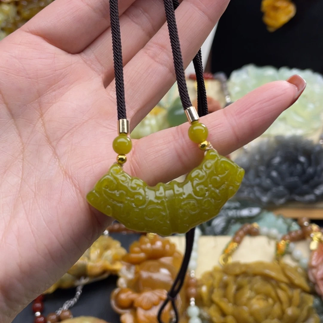 未镶嵌蛇纹石玉颈饰